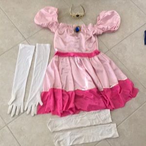 Princess peach Halloween costume
